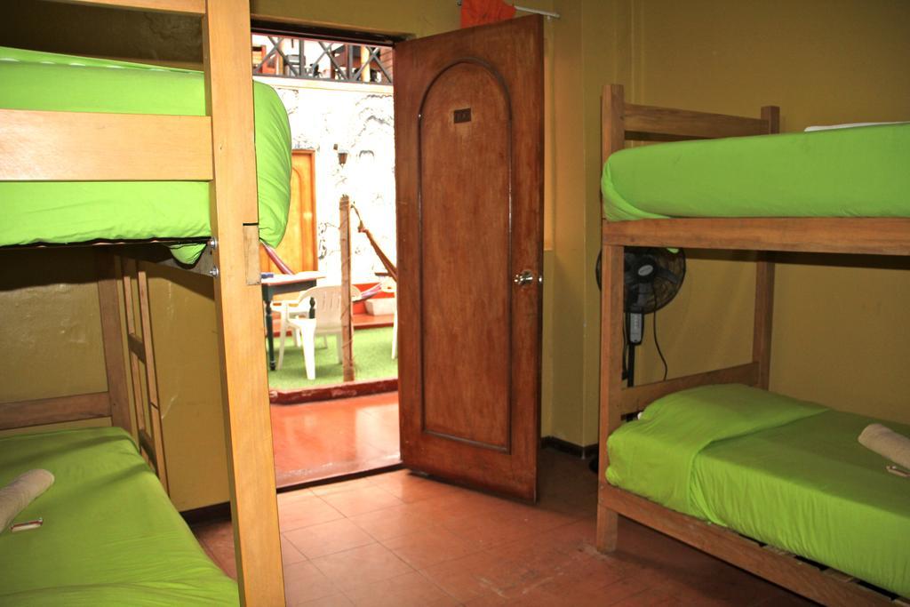 The House Project Backpackers Lima Bilik gambar