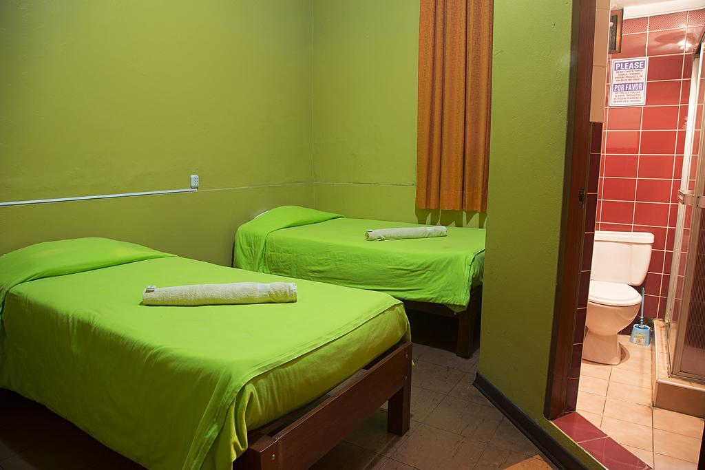 The House Project Backpackers Lima Bilik gambar